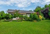 Zwei Einfamilienhäuser auf großzügigem Grundstück in sonniger Lage