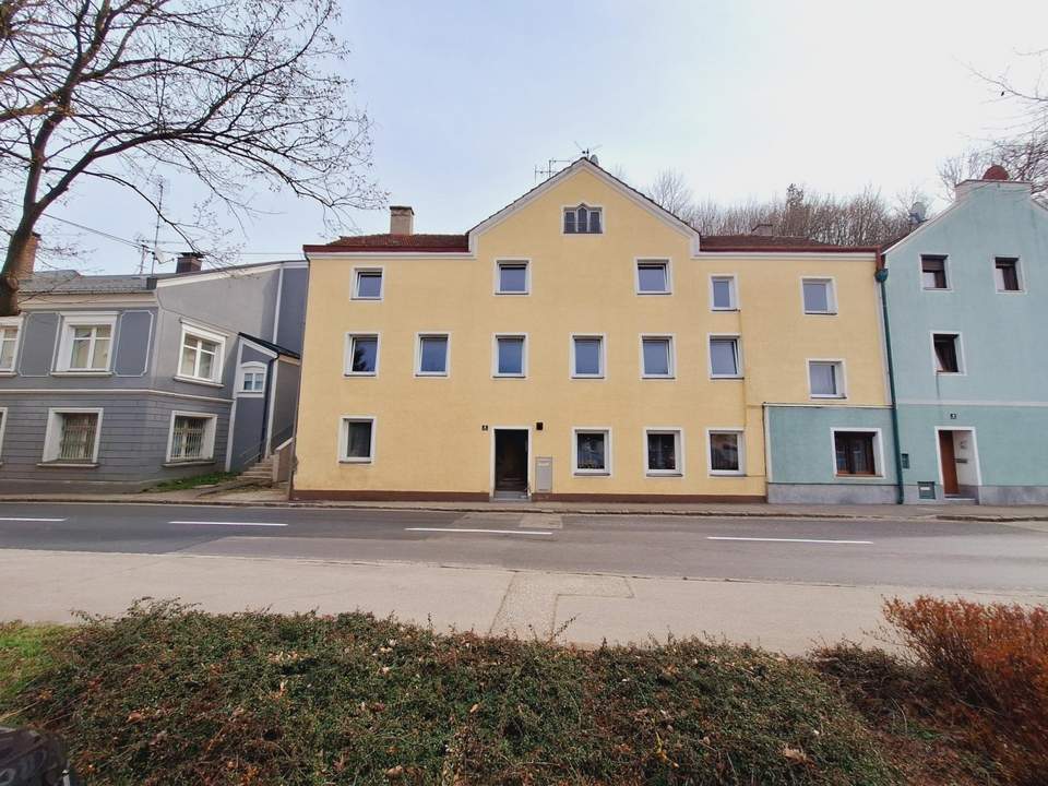Sanierungsbedürftiges Mehrparteienhaus in Mauerkirchen