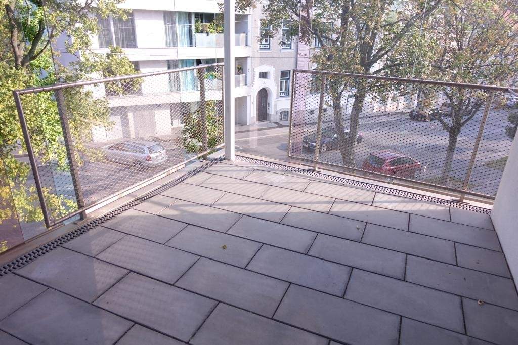 Silbergasse: Moderne 3-Zimmer-DG-Wohnung mit 38m² Terrassenfläche !!!