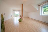 Großzügige 2-Zimmer Wohnung mit Balkon und Dachboden