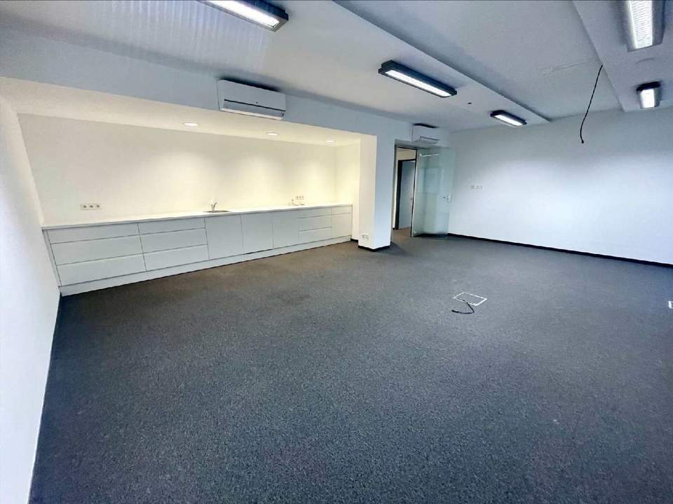 Repräsentative Bürofläche im Historischen Fabianihaus mit Balkon zu mieten