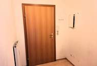 Helle Garçonnière mit schönem Balkon