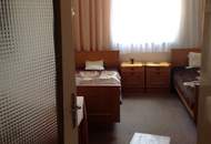 Zweifamilienhaus mit Nebengebäuden und großem Grundstück – vielseitiges nutzbares Anwesen in sonniger Ruhelage