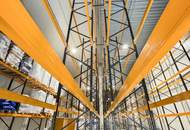 Modernes Regallager (9,5m RH) an der S33