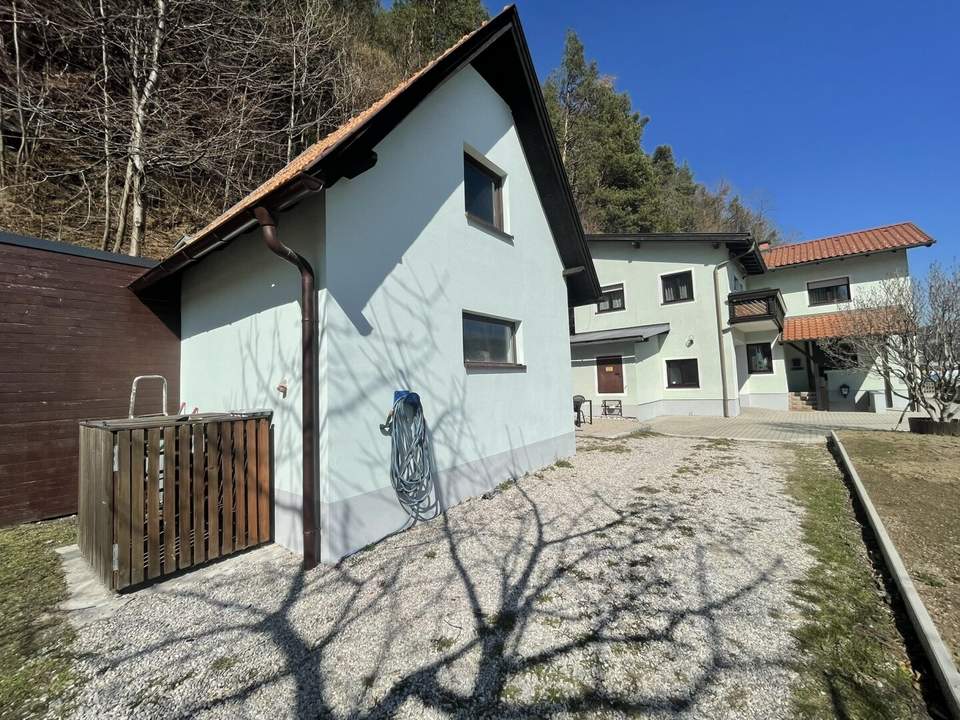 Traumhaftes Einfamilienhaus in Grimmenstein – vollrenoviert, Balkon, Garage &amp; extra Werkstatt!