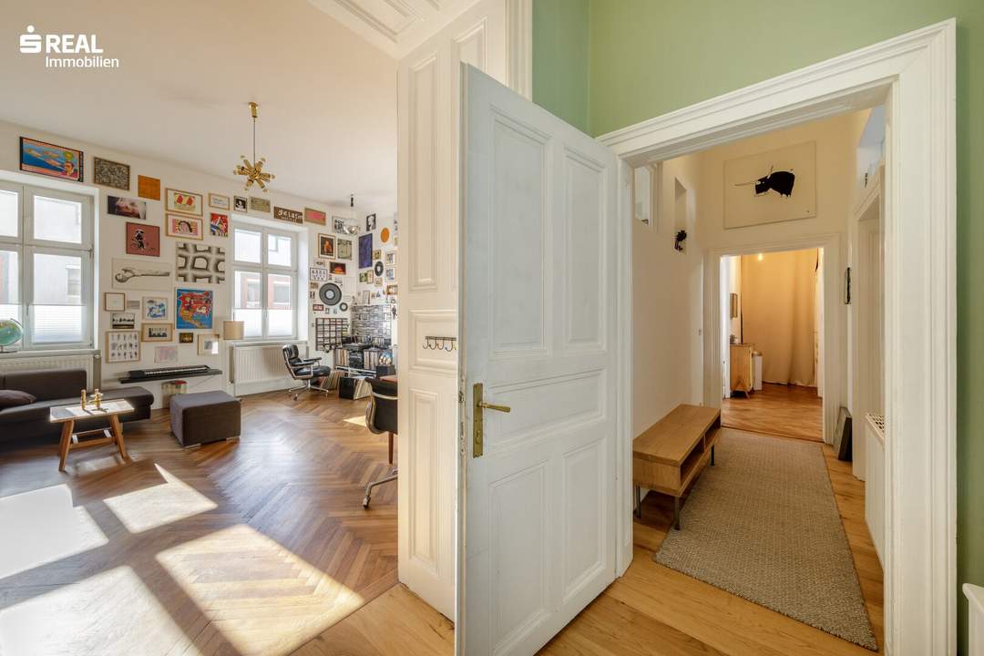 EXKLUSIVE 4 ZIMMER-ALTBAUWOHNUNG MIT TERRASSE UND GEMEINSCHAFTSGARTEN IN BESTLAGE