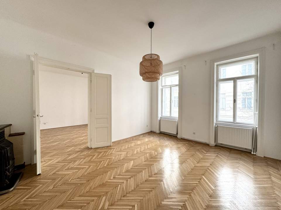 Hoflage mit Grünblick! Stilaltbau im Schottenfelder Hof in der Westbahnstraße!