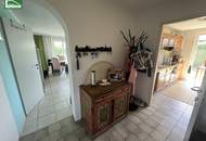 RUHIGES WOHNEN AM WASSER! Bungalow mit Blick ins Grüne mit direktem Badezugang! Erholung pur! Möbliert!