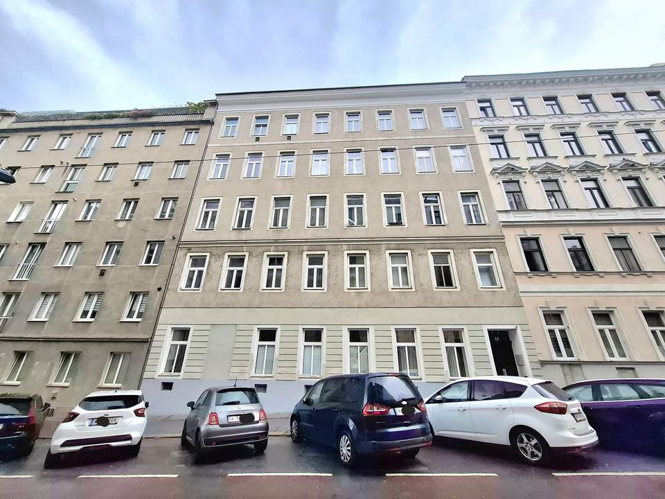 Top Lage!! Sanierungsbedürftige Altbauwohnung