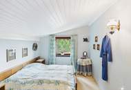 Erholung auf höchstem Niveau: Großzügiges Anwesen mit Seeblick und zwei Pools.