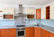 ZWEI BALKONE, EIGENE GARAGE UND BEGEHRTE LAGE ? IHR NEUES ZUHAUSE!
