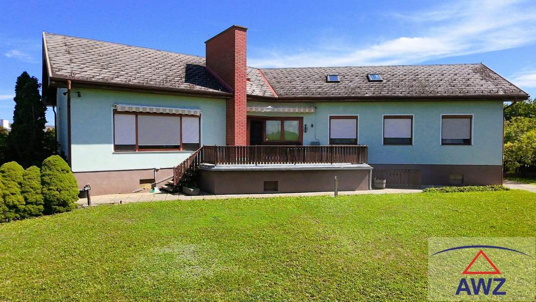 Familienhaus mit Doppelgarage und viel Platz auf ebenem Grund!