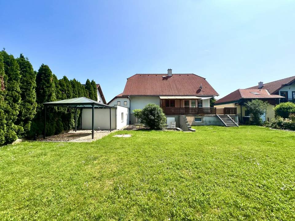 ABSOLUT IDYLLISCHE LAGE I Haus mit Ausbaupotenzial I großzügige Terrasse I 4-Autostellplätze I Garage &amp; Carport I Fußbodenheizung I Tischler Einbauküche I absolute Ruhelage