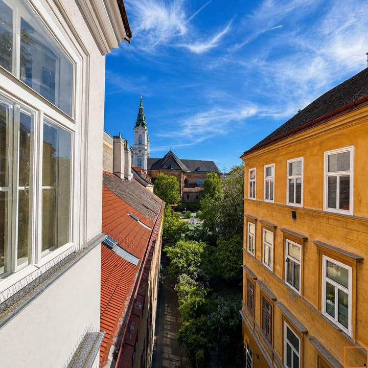 3,5-Zimmer Wohnung in der Josefstadt mit Blick auf die Kirche Maria Treu - teilweise zentral begehbar