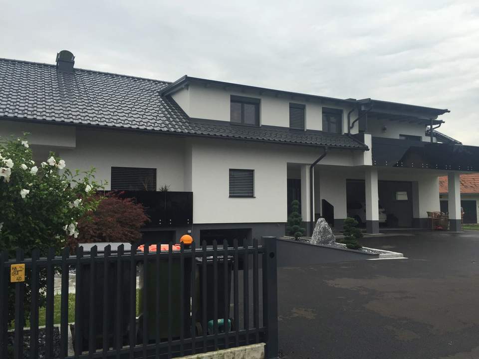 Exklusive Villa mit Pool, PV-Anlage & 4 Garagen in hochwertiger Massivbauweise (Provisionsfrei)