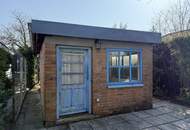 UFERPARZELLE mit privatem Badesteg und renovierungsbedürftigen Badehäuschen beim Yachtclub - auf Pachtgrund