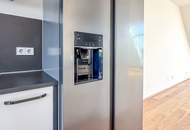 Provisionsfrei: Klimatisierte Dachgeschoss Maisonette mit 2 Terrassen und Kamin nahe Uno City!