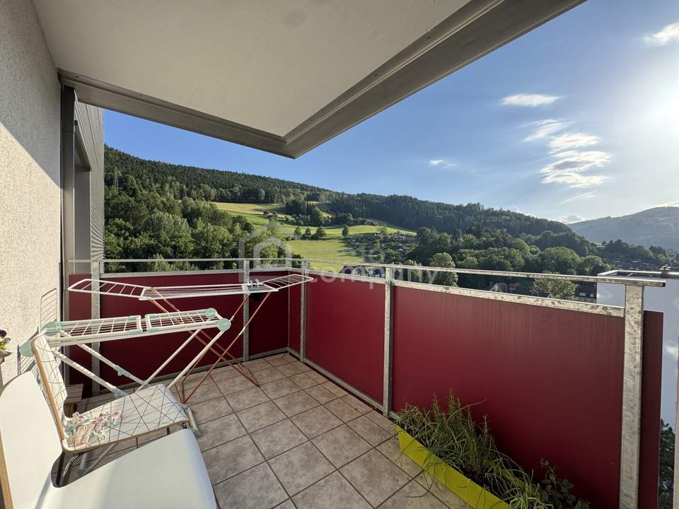 2-Zimmer-Wohnung im 12. Stock mit Loggia