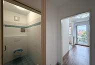 Unbefristete 3-Zimmer-DG-Wohnung mit Balkon und Grünblick // 3-Room Attic Apartment for Rent on an Unlimited Lease, with Balcony and Green Views //