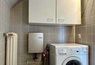 Haus mit Wirtschaftsgebäude