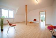 Großzügige 2-Zimmer Wohnung mit Balkon und Dachboden