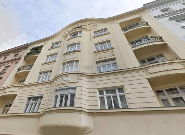 Unbefristet: Großzügige 4-Zimmer-Altbauwohnung mit Balkon und Loggia nahe Wien Mitte