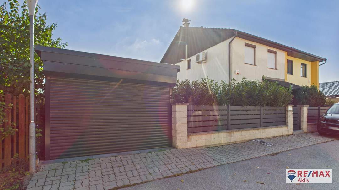 Familienidylle pur – Gepflegte Doppelhaushälfte mit Garten, Terrasse & Carport