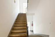 PROVISIONSFREI - SANIERT - ERSTBEZUG: Großzügige und helle 4-Zimmerwohnung im Dachgeschoss mit Eigengarten und zusätzlichen GOODIES!