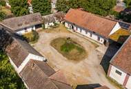 "Großzügiges Grundstück mit Pferdehof und sanierungsbedürftigem Haus – nur Minuten von Wien entfernt"