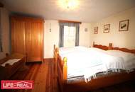 Charmantes Bauernsacherl mit Nebengebäuden - Dorfgebietwidmung, großzügigem Baugrundstück und Grünland