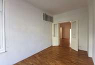 Schöne 4,5 Zimmer Altbau-Villenetage mit Gartennutzung und kleinem KFZ-Stellplatz