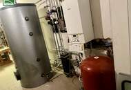 FÜR Gewerbe, Praxis, Büro etc..Ca. 147m² barrierefreie Gewerbefläche im EG mit separatem Eingang & großer Glasfassade in modernem Niederenergiebau aus 2009. Schöner Garten für Privat oder Lagerhalle/Nebengebäude.