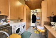 "Besonderes Ein-/Zweifamilienhaus mit Werkstatt und Weinkeller in Loidesthal"