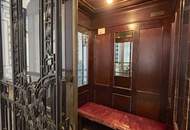 exklusives Wohnen in stilvoll renovierten Altbau