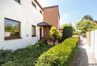ENTZÜCKENDES REIHENHAUS MIT VIEL POTENZIAL II SÜDSEITIGER GARTEN MIT TERRASSE II RUHIGE SIEDLUNGSLAGE II GROSSER KELLER MIT KÜCHE UND BAD II LINDENWEG-SIEDLUNG