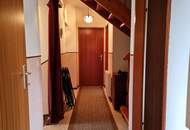 Sonniges Grundstück mit sanierungsbedürftigem Haus voller Charme