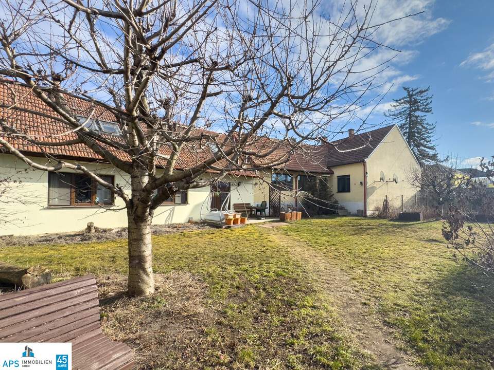 Dreikanthof mit Ausbaumöglichkeiten - 228 m² Wohnfläche - 1.327 m² Grundstück - ausbaubare Scheunen und Lagerräume