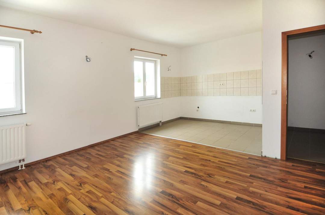 Investieren Sie clever in die Zukunft – vermietete 2-Zimmer-Wohnung in zentraler Lage! Nähe BMW, SKF!!