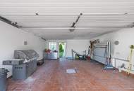 Großzügiges Familiendomizil mit uneinsichtigem Garten, Hallenbad, Sauna und Garage für 2 PKW