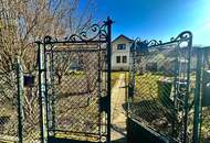 Wohnhaus mit starkem Sanierungsbedarf in ruhiger Lage!