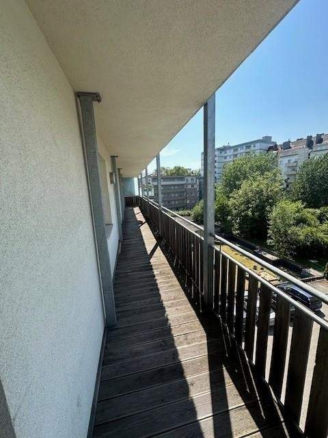 Perfekte Kombination: Zentrale Lage &amp; ruhige Loggia im Innenhof (3 Zimmer)