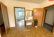 Großzügige 3-Zimmer-Wohnung mit Loggia in Linz ! Ab sofort beziehbar mit der Möglichkeit eine Küche abzulösen!!