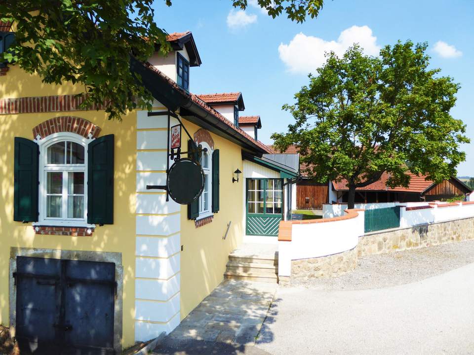 WUNDERSCHÖNES GASTHAUS MIT STADL &amp; GARTEN