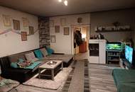 Vielseitiges Wohnhaus mit großzügigem Hof und Nebengebäuden