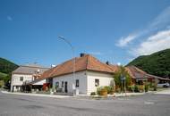 Historischer Vierkanthof mit einem Gastrolokal, Apartments, Mietwohnungen und großem Entwicklungspotential