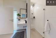 | EXKLUSIVE & LICHTDURCHFLUTETE DACHGESCHOSS - MAISONETTE - WOHNUNG MIT BLICK AUF DEN SCHLOSSBERG | PRIVATER LIFTZUGANG | 2 TERRASSEN | TOP LAGE