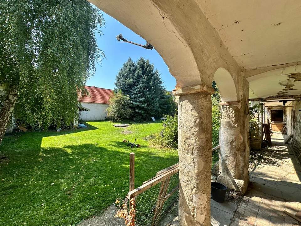 Sanierungsbedürftiger Bauernhof mit großem Grundstück, Stallungen und Stadl – ländlicher Charme mit viel Potential!