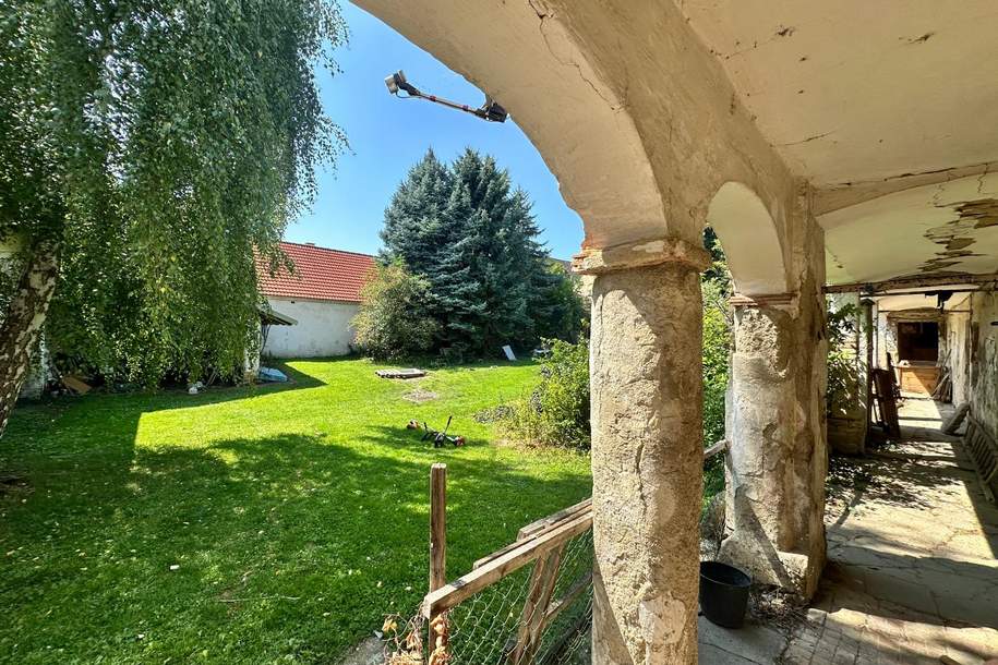Sanierungsbedürftiger Bauernhof mit großem Grundstück, Stallungen und Stadl – ländlicher Charme mit viel Potential!, Haus-kauf, 152.000,€, 2165 Mistelbach