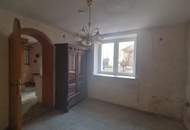 Teilsanierte Endreihenhaushälfte in Schwaz – Stadtrandlage, schöner Garten