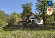 Einzellage: Idyllisches Landhaus mit ca. 9ha Wald und Teich